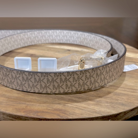 Michael Kors - Women's XL Reversible MK  Tan/White/ Leather Belt - Picture 13 of 14